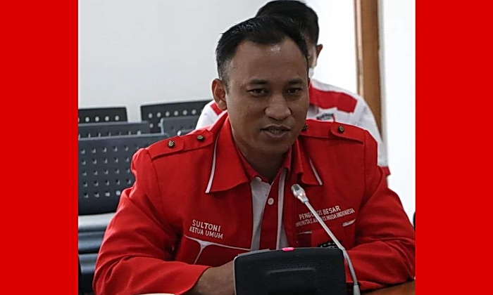 Ketua Umum Pengurus Besar Komunitas Aktivis Muda Indonesia (PB KAMI) Sultoni mengatakan, usai banyak melakukan aksi di berbagai instansi terkait oli palsu, ia dilobi oleh beberapa pihak yang tidak dikenal.