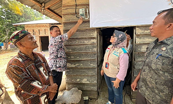 Mengawali Bulan Suci Ramdhan, PLN Unit Induk Distribusi (UID) Sumatera Utara melakukan penyalaan listrik serentak di seluruh wilayah kerjanya melalui 'Program Light Up The Dream', Kamis (14/3/2024).