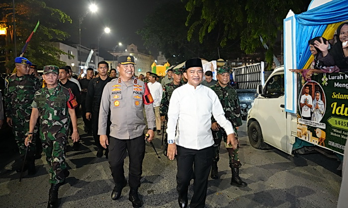 Kapolda Sumut Irjen Pol Agung Setya Imam Effendi, menyambangi Pos Terpadu Operasi Ketupat Toba 2024 di Lapangan Merdeka, Medan, Selasa (9/4/2024) malam.