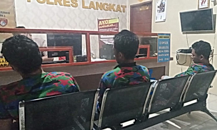 Pertemuan yang digagas jajaran Forkopimca Kecamatan Tanjungpura terkait permasalahan kewenangan pekerja bongkar muat di Pajak Pasar Baru Pekan Tanjung Pura pada pekan lalu, ternyata tidak mampu menyelesaikan permasalahan yang ada.