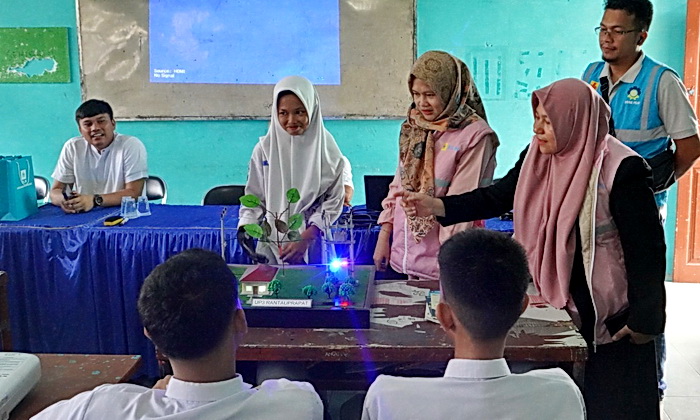 Selami peran Kartini di era digitalisasi, Srikandi PLN UP3 berbagi edukasi tentang bahaya kelistrikan dan budaya K3 kepada siswa/siswi SMK Negeri 1 Rantau Utara, Rabu (22/5/2024).