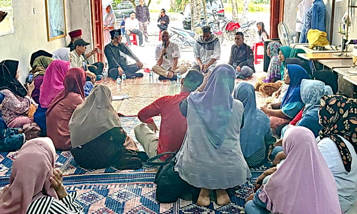 Warga Dusun Sei Tontong, Desa Melati II, Kecamatan Perbaungan, Kabupaten Serdang Bedagai, Sumatera Utara, senang bertemu dengan Nikson Nababan, bakal calon Gubernur Sumut di Pilgub Sumut 2024.
