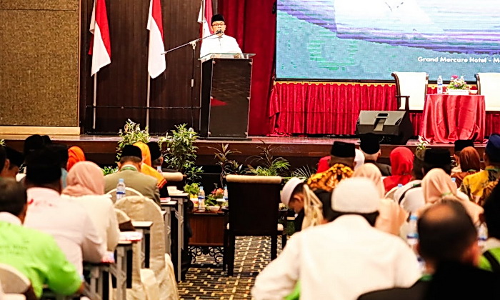 Menurut Kyai Khambali selaku Ketua Umum Gema Santri Nusa, kekuatan kepemimpinan menjadi kunci keberhasilan mengatasi permasalahan strategis di masyarakat.