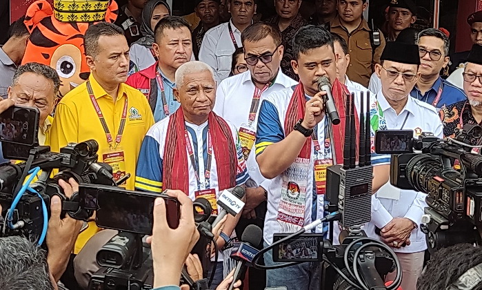 Hari kedua pendaftaran Pasangan Calon Gubernur dan Wakil Gubernur Sumatera Utara Pemilihan Tahun 2024, tampak Muhammad Bobby Afif Nasution dan H Surya mendaftar ke Kantor KPU Sumut, Jalan Printis Kemerdekaan No 35 Medan, Rabu (28/8/2024) sekira pukul 14.30 WIB.
