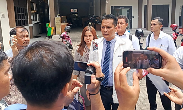 Dinas Pendidikan Kota Medan melakukan mediasi kasus pemecatan sepihak yang dilakukan oleh Sampoerna Academy terhadap siswa kelas VIII.