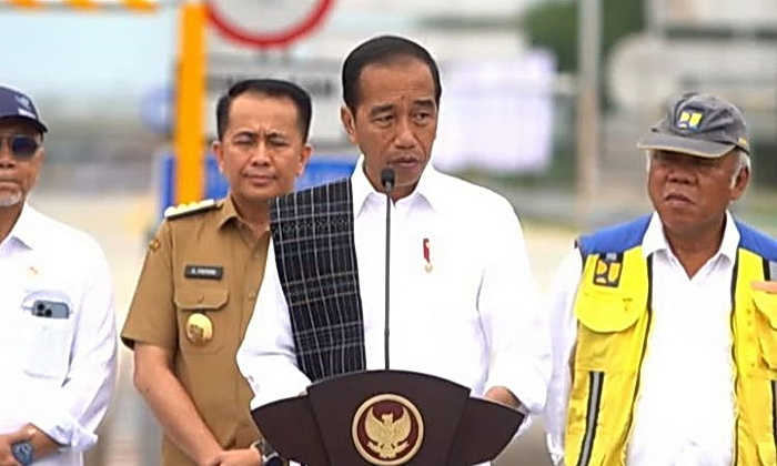 Presiden Joko Widodo meresmikan dua ruas jalan tol dalam kunjungan kerjanya ke Sumatera Utara, Selasa (10/9/2024).