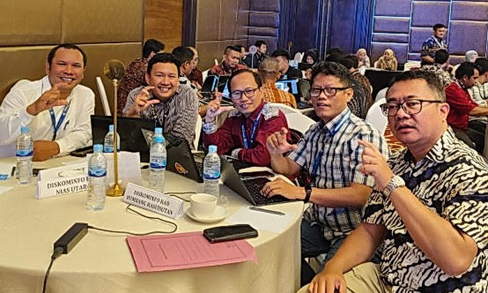 Dinas Kominfo Pemkab Humbahas diwakili Kabid Informatika Frengki MR Simanjuntak, Kabid Komunikasi Verikasi Sinaga, Kasi Statistik dan Persandian Rukmunal H Siregar, Kasi Penyelenggaraan egovernment Dudut Iwantoro bersama Tenaga Ahli Jaringan Jimmy Silalahi ikut menghadiri National Cyber Exercise (NCE) #9 di Medan, 22-24 Oktober 2024.