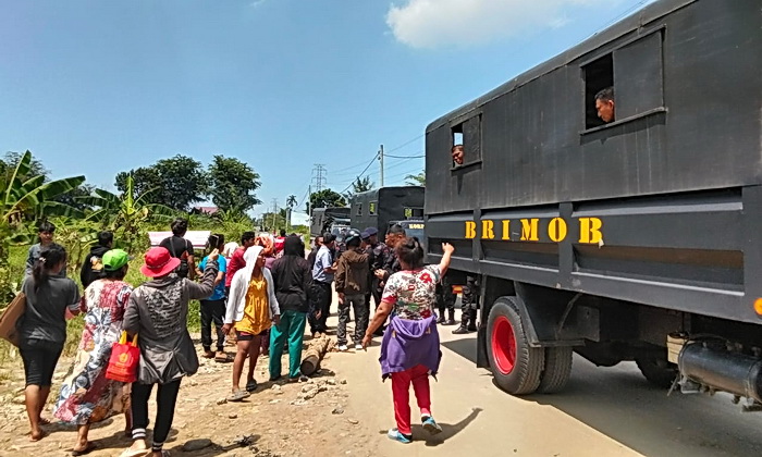 Tim Polrestabes Medan mengamankan tiga orang dalam peristiwa bentrokan yang terjadi di Jalan Selambo, Desa Amplas, Kabupaten Deliserdang.