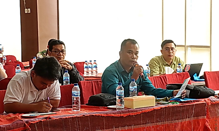 Plt Bupati Samosir Drs Martua Sitanggang MM membuka Bimtek/Sosialisasi Implementasi Perizinan Berusaha dan Pengawasan Perizinan Berusaha Berbasis Risiko di Kabupaten Samosir.