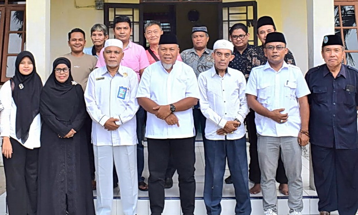Calon Bupati Langkat Nomor Urut 2, H Iskandar Sugito, bersilaturahmi dengan pengurus Forum Kerukunan Umat Beragama (FKUB) Kabupaten Langkat di Kantor FKUB Langkat, Selasa (8/10/2024).