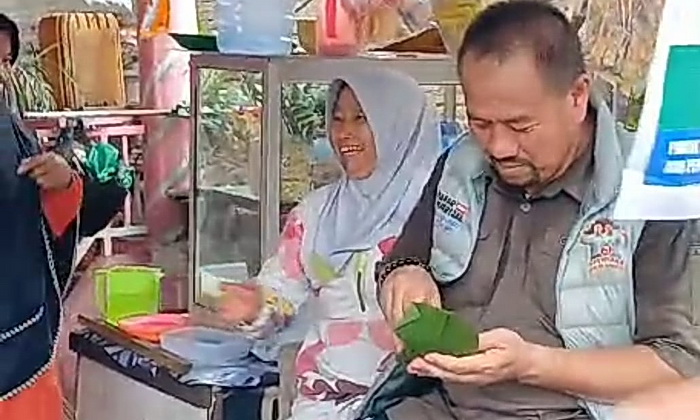Calon Bupati Batubara Nomor Urut 2, Baharuddin Siagian atau Bang Bahar yang belakangan akrab disapa BAHAGIA, mengunjungi Pasar Pagi di Kelurahan Pangkalan Dodek, Kecamatan Medang Deras, Kabupaten Batubara. Sabtu (26/10/2024), sekira pukul 09.00 WIB.