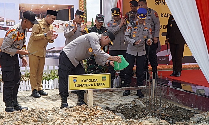 Kapolres Langkat AKBP David Trio Prasojo SH SIK MSi dan Pj Bupati Langkat HM Faisal Hasrimy AP MAP, Dandim 0203/Langkat Letkol Letkol Arh Fx.Ibnu Hardiyanto, Kajari Langkat Yuliarni Appy SH MH, turut mendampingi Kapolda Sumatera Utara, Irjen Pol Wisnu Hermawan F SIK MH, saat melakukan peletakan batu pertama pembangunan joglo di Sekolah Polisi Negara (SPN) Hinai Polda Sumut.