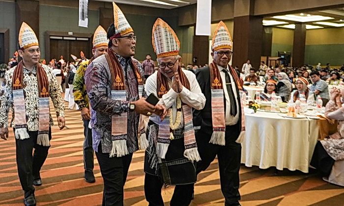 Plt Wali Kota Medan H Aulia Rachman menyambut baik perhelatan Rapat Koordinasi Nasional (Rakornas) Asosiasi Pendidikan Tinggi Informatika dan Komputer (Aptikom) di Medan