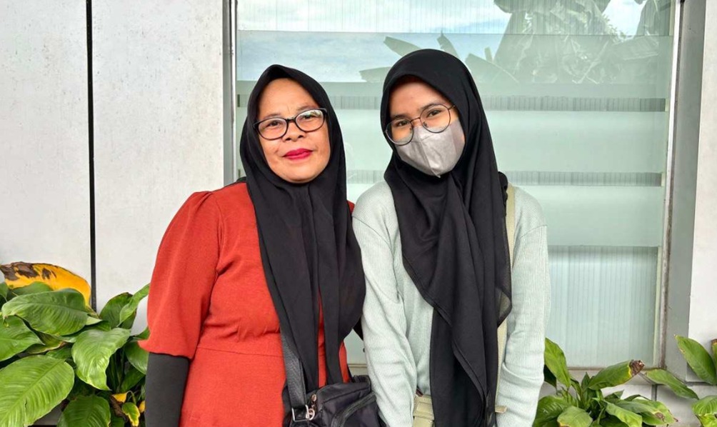 Jaminan kesehatan sangat penting bagi masyarakat untuk memberikan perlindungan finansial yang signifikan terhadap biaya pengobatan yang seringkali tidak terduga. Dengan adanya jaminan kesehatan, individu dan keluarga dapat mengakses layanan medis tanpa harus khawatir akan beban biaya yang tinggi, terutama dalam situasi darurat.