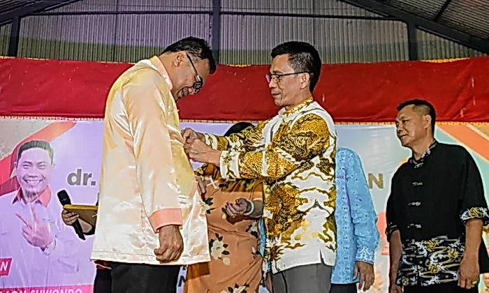Calon Bupati Deliserdang Nomor Urut 2 Asri Ludin Tambunan dinobatkan sebagai tokoh kehormatan Tionghoa Bidang Kesehatan.