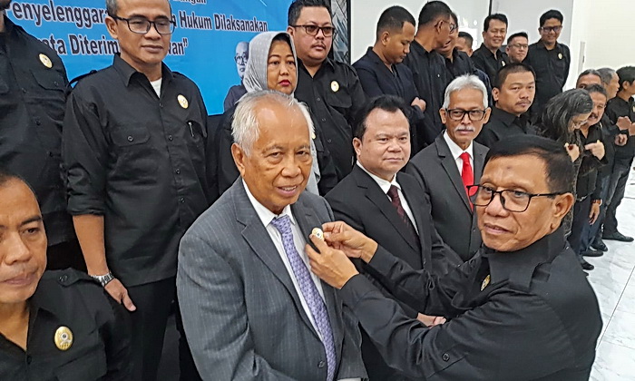 Dua advokat terkemuka, Prof Otto Cornelis Kaligis dan Irjen Pol (Purn) Ronie Sompie, siap membela hak hukum Persatuan Wartawan Indonesia (PWI) yang dianggap dizolimi oleh Dewan Pers yang diketuai Ninik Rahayu