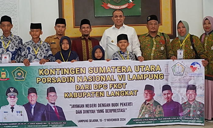 Pj Bupati Langkat HM Faisal Hasrimy AP MAP melepas secara resmi kontingen Pekan Olahraga & Seni Anak Diniyah (PORSADIN) VI dari Forum Komunikasi Diniyah Takmiliyah Kabupaten Langkat di Rumah Dinas Bupati Langkat, Selasa (12/11/2024).