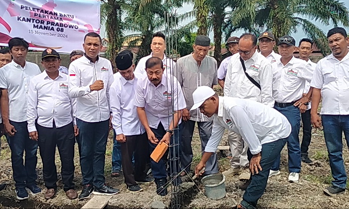 Meskipun baru terbentuk kurang dari satu bulan, Organisasi Kemasyarakatan (Ormas) Prabowo Mania 08 (PM08) di Kabupaten Langkat, Sumatera Utara, menunjukkan perkembangan pesat. Sejumlah elemen masyarakat antusias bergabung dalam ormas yang dipimpin Ketua Umum Imanuel Ebenezer, yang kini menjabat sebagai Wakil Menteri Tenaga Kerja RI.