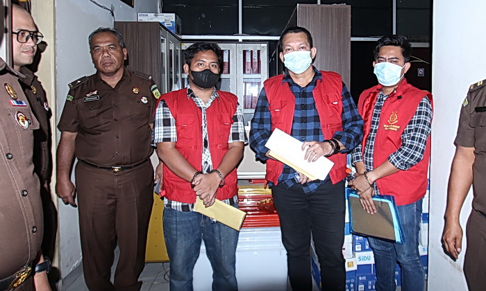 Pada Hari Kamis (31/10/2024), Tim Penyidik Bidang Pidana Khusus Kejati Sumatera Utara melakukan penetapan status tersangka terhadap tiga orang yang diduga terlibat dalam tindak pidana korupsi dan dilakukan penahanan.