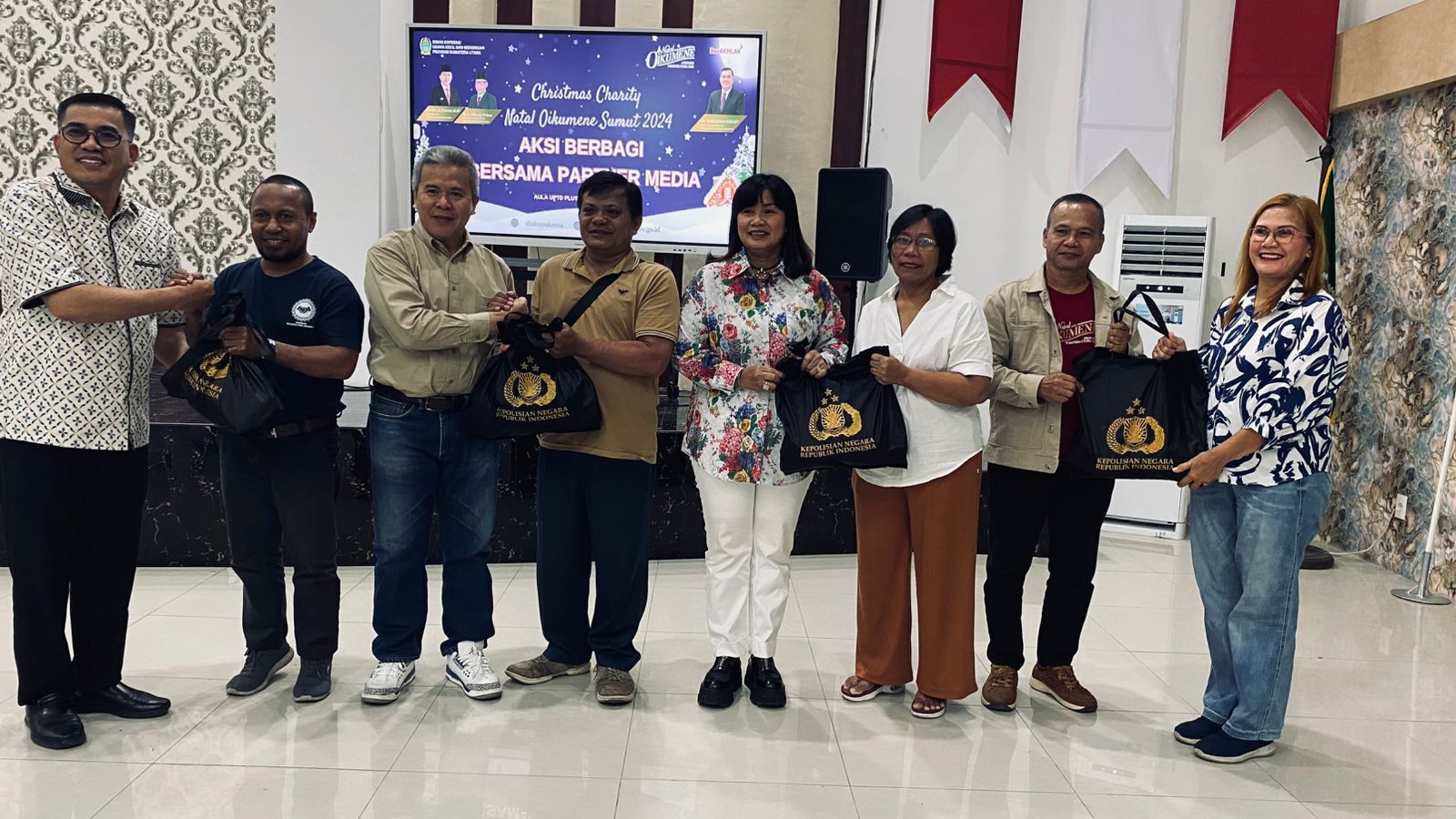Puluhan ribu Umat Nasrani se- Kabupaten /Kota Sumatera Utara akan hadir di Perayaan Natal Oikumene Provinsi Sumatera Utara yang akan digelar di Gedung Serba Guna Jalan Pancing Medan , Besok, Jumat (20/12/2024).Demikian diungkapkan Ketua Panitia Natal Oikumene Provinsi Sumatera Utara 2024, Dr Naslindo Sirait SE, MM, kepada wartawan di Medan, Kamis (29/12/2024).