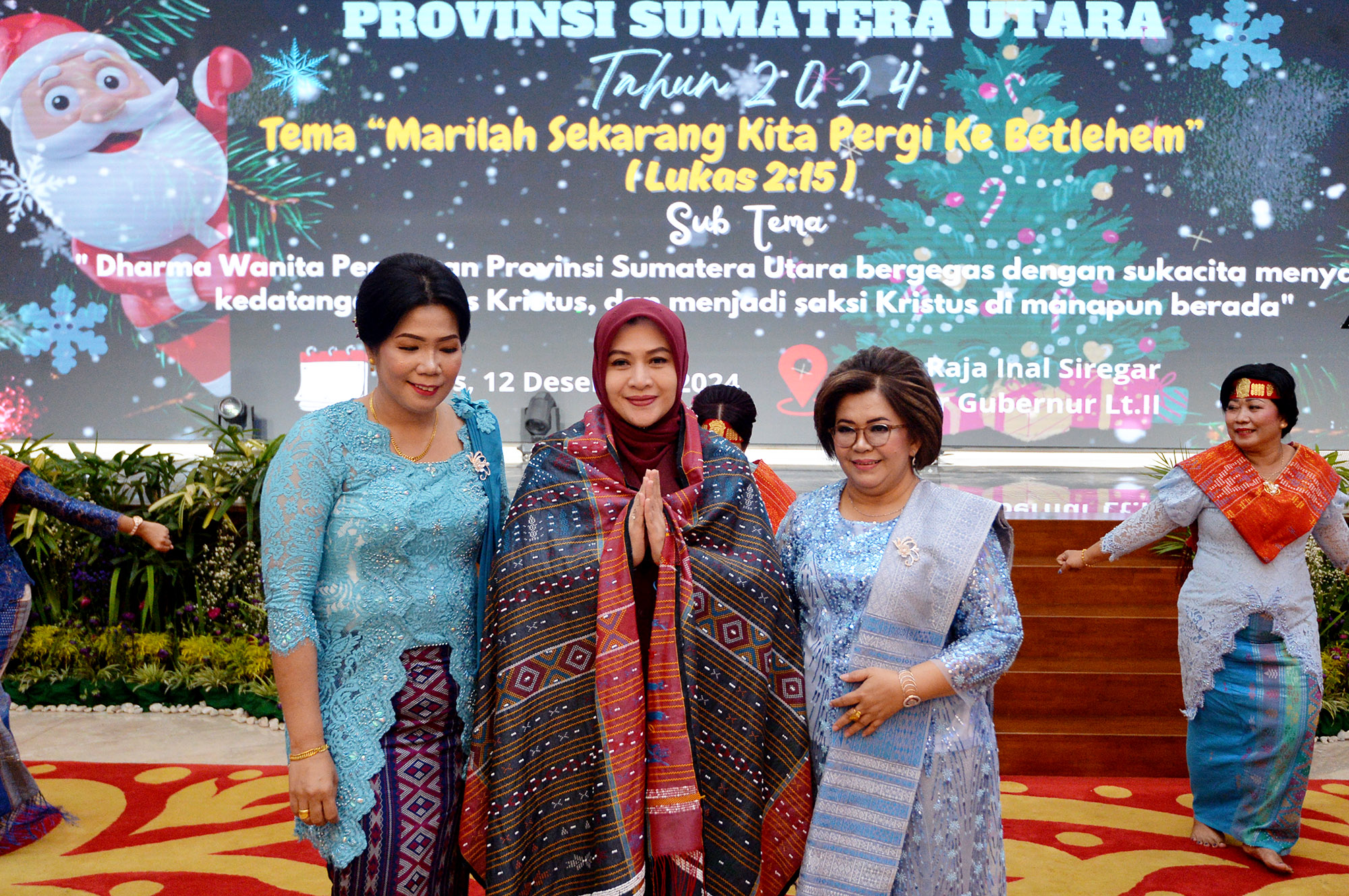 Pj Ketua Dharma Wanita Persatuan (DWP) Provinsi Sumatera Utara (Sumut) Yulia Effendy Pohan menghadiri dan memberi sambutan pada Perayaan Natal DWP Provinsi Sumut Tahun 2024 di Aula Raja Inal Siregar, Kantor Gubernur Sumut, Jalan Diponegoro Kota Medan, Kamis (12/12).