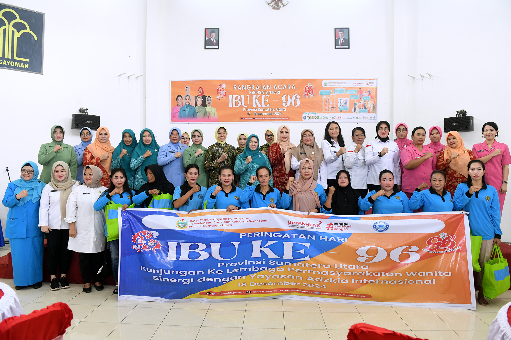Pj. Ketua TP PKK Sumut, Tyas Fatoni menghadiri Peringatan Hari Ibu ke-96 di Lapas Wanita Kelas IIA, Jalan Lembaga Pemasyarakatan, Tanjung Gusta, Medan, Rabu (18/12/2024). Turut hadir pada kegiatan tersebut, Pj. Ketua Dharma Wanita Persatuan Yulia Effendy Pohan, Ketua Ikatan Adhyaksa Dharmakarini Asti Idianto, dan Kepala Dinas Pemberdayaan Perempuan, Perlindungan Anak dan Keluarga Berencana Sumut, Sri Suriani.