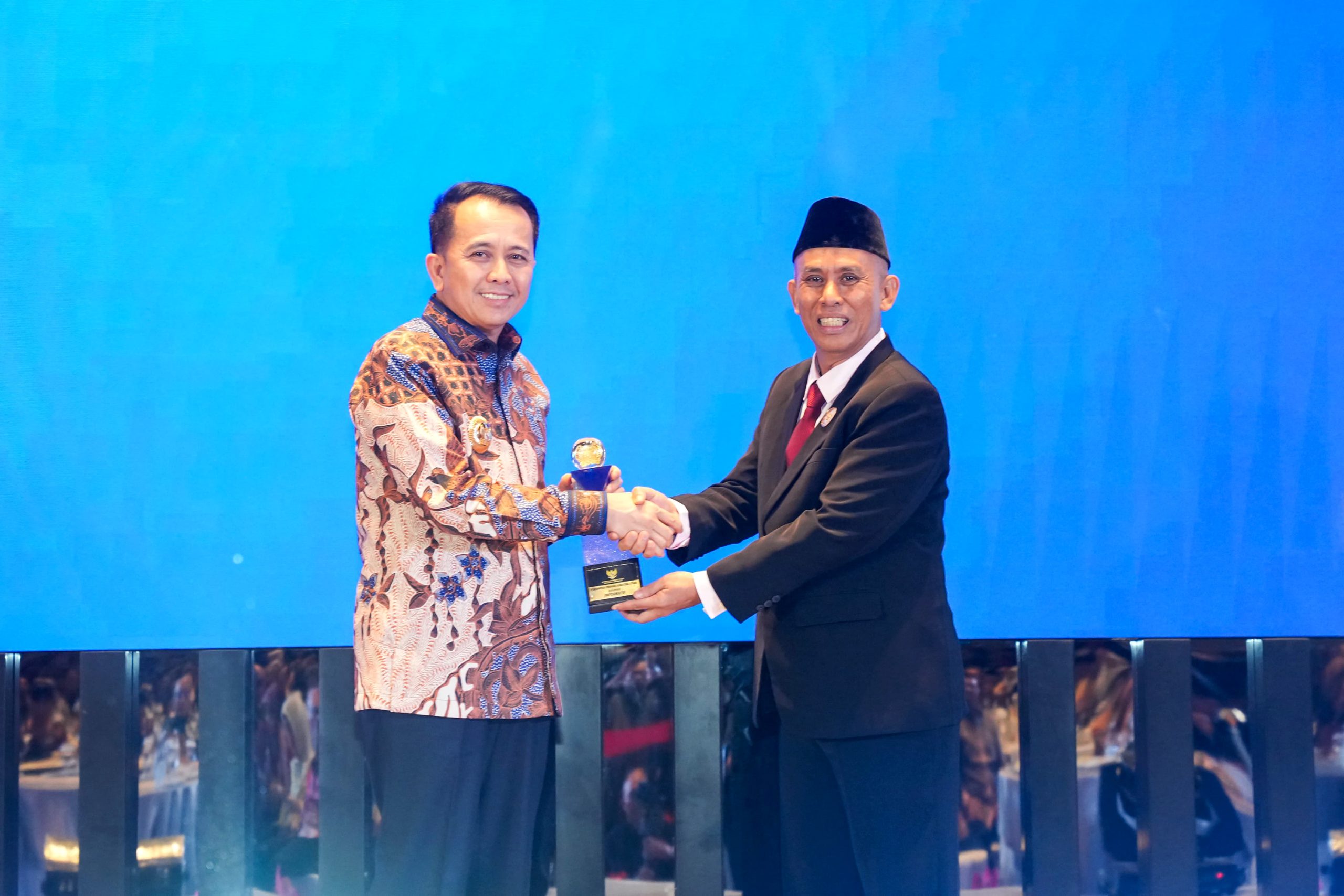 Pemerintah Provinsi Sumatera Utara (Sumut) meraih Anugerah keterbukaan Informasi Publik tahun 2024 kualifikasi Informatif. Penjabat (Pj) Gubernur Sumatera Utara (Sumut) Agus Fatoni menerima langsung penghargaan tersebut pada acara Malam Anugerah Keterbukaan Informasi Publik Tahun 2024 yang berlangsung di Movenpick Hotel Jakarta City Centre, Jalan Pecenongan Nomor 7, Jakarta, Selasa (17/12) malam.