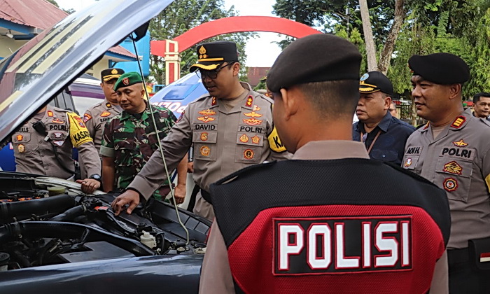 Polres Langkat menggelar Apel Gelar Pasukan Operasi Lilin Toba 2024, Jumat (20/12/2024), di Lapangan Jananuraga Polres Langkat. Hal ini sebagai bentuk kesiapan pengamanan Perayaan Natal 25 Desember 2024 dan Tahun Baru (Nataru) 1 Januari 2025 di Wilayah Hukum Polres Langkat
