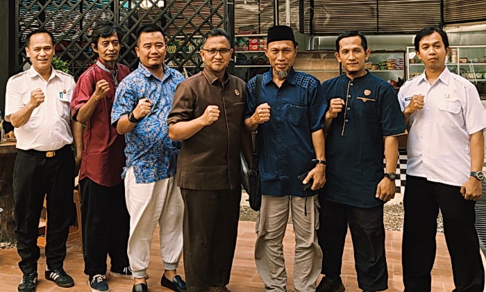 Komisi 1 DPRD Kota Bekasi akhirnya memanggil beberapa pihak dari unsur pengampuh OPD (DPMPTSP, Distaru)