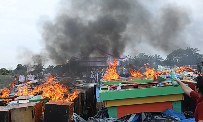 Polda Sumatera Utara bersama Kodam I/Bukit Barisan melakukan pemusnahan 209 unit mesin jud. Termasuk 192 mesin jackpot/dindong dan 17 mesin tembak ikan di Namorube Julu, Kecamatan Kutalimbaru, Deli Serdang.
