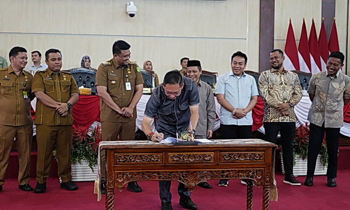 Penandatanganan bersama antara Wali Kota Medan Bobby Nasution dan Pimpinan DPRD Kota Medan menjadi tanda disetujuinya Penetapan Program Pembentukan Peraturan Daerah (Propemperda) Tahun 2025.