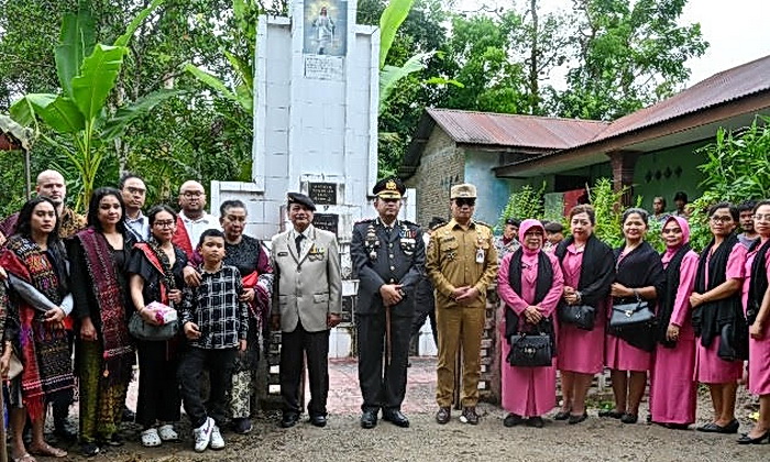 Wakil Bupati Humbang Hasundutan (Humbahas) Dr Oloan Paniaran Nababan SH MH menghadiri upacara pemakaman Irjen Pol (Purn) Alpiner Sinaga