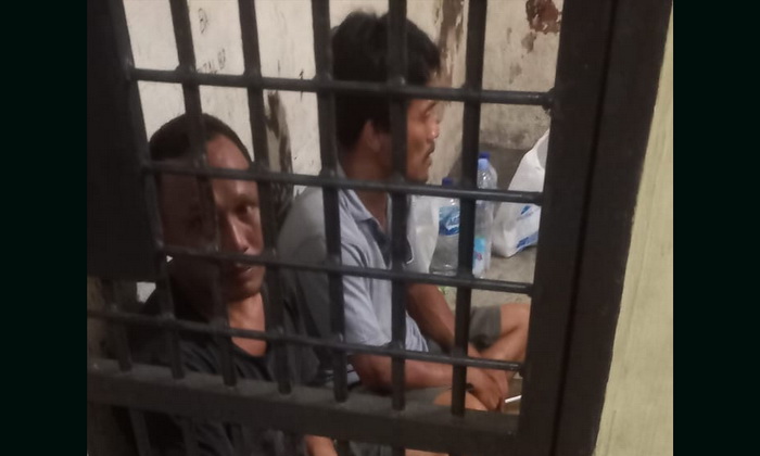 Dua warga Langkat yang menjadi tersangka pencurian kelapa sawit di perkebunan dilarang diberikan pendamping hukum oleh Kapolsek Salapian Iptu Johnson Edison Fransiskus dan Kanit Reskrim Ipda Heri Nalom Ompusunggu SH.