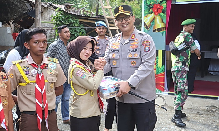 Kapolres Langkat AKBP David Triyo Prasojo SH SIK MSi, didampingi Kabag SDM Kompol Muhammad Hasan SH MH, mengunjungi Pos Pengamanan Nataru di dua lokasi wisata Kabupaten Langkat, Kamis (2/1/2025).