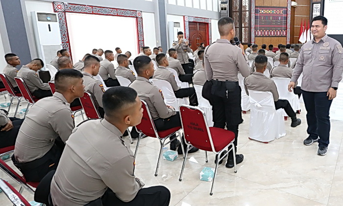 Biro Sumber Daya Manusia (SDM) Polda Sumatera Utara memberikan Pembekalan Psikologi Pratugas bagi para Bintara Remaja Tahun Anggaran 2025 di Aula Tribrata Mapolda Sumut, Senin (6/1/2025).
