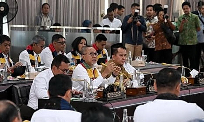 Bupati Humbang Hasundutan Dosmar Banjarnahor SE mengikuti Rakor Bidang Pangan Provinsi Sumatera Utara, di Aula Tengku Rizal Nurdin, Jalan Sudirman Nomor 41, Medan, Selasa (21/1/2025).
