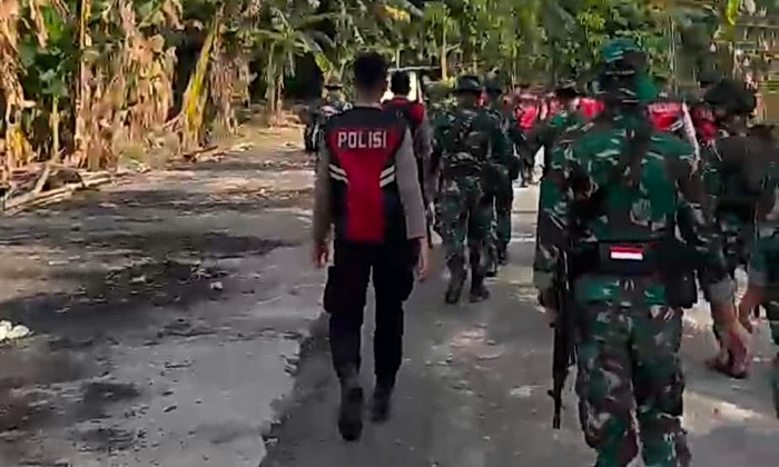 Polda Sumatera Utara bersama personil TNI dari Kodam I Bukit Barisan berhasil menggerebek lima lokasi yang diduga menjadi sarang peredaran (barak) narkoba di Kabupaten Deli Serdang dan Langkat