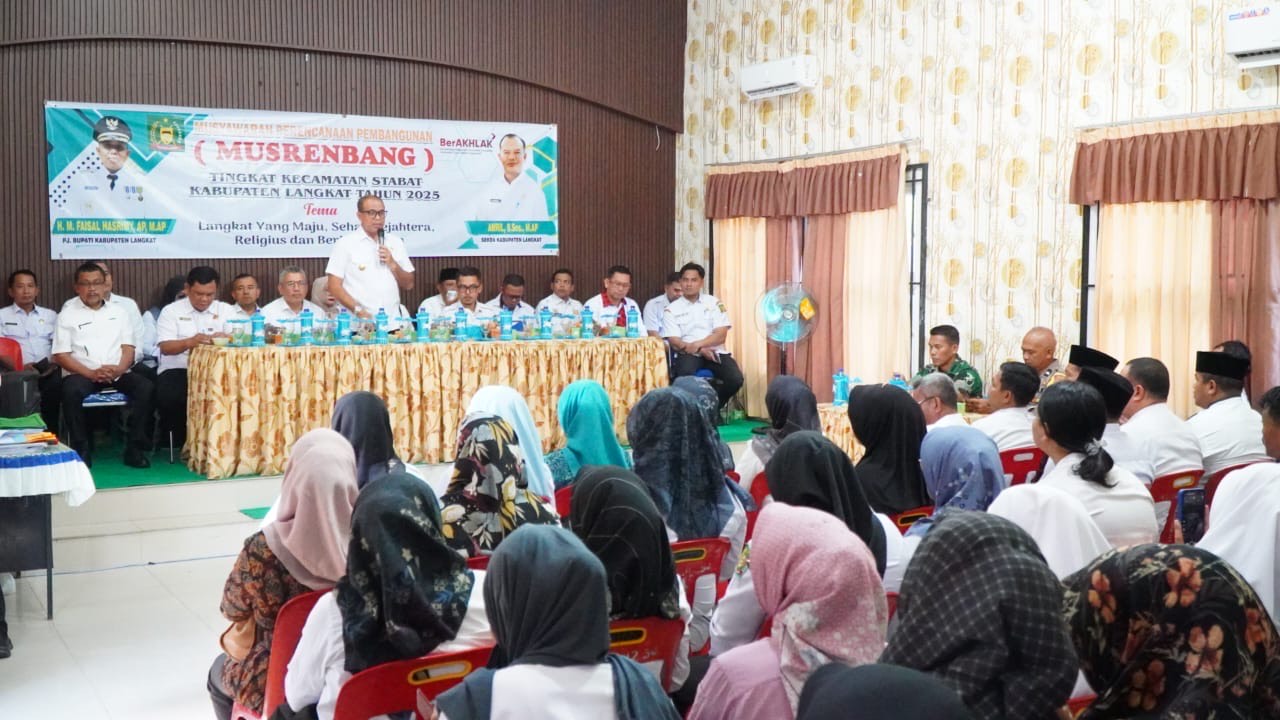 Pj. Bupati Langkat, H.M. Faisal Hasrimy, AP, M.AP., menghadiri Musyawarah Perencanaan Pembangunan (Musrenbang) Kecamatan Stabat pada Rabu (12/2/2025). Kegiatan ini menjadi forum penting bagi masyarakat untuk menyampaikan aspirasi terkait pembangunan daerah, dengan mengusung tema "Langkat yang Maju, Sejahtera, Religius, dan Berkelanjutan."