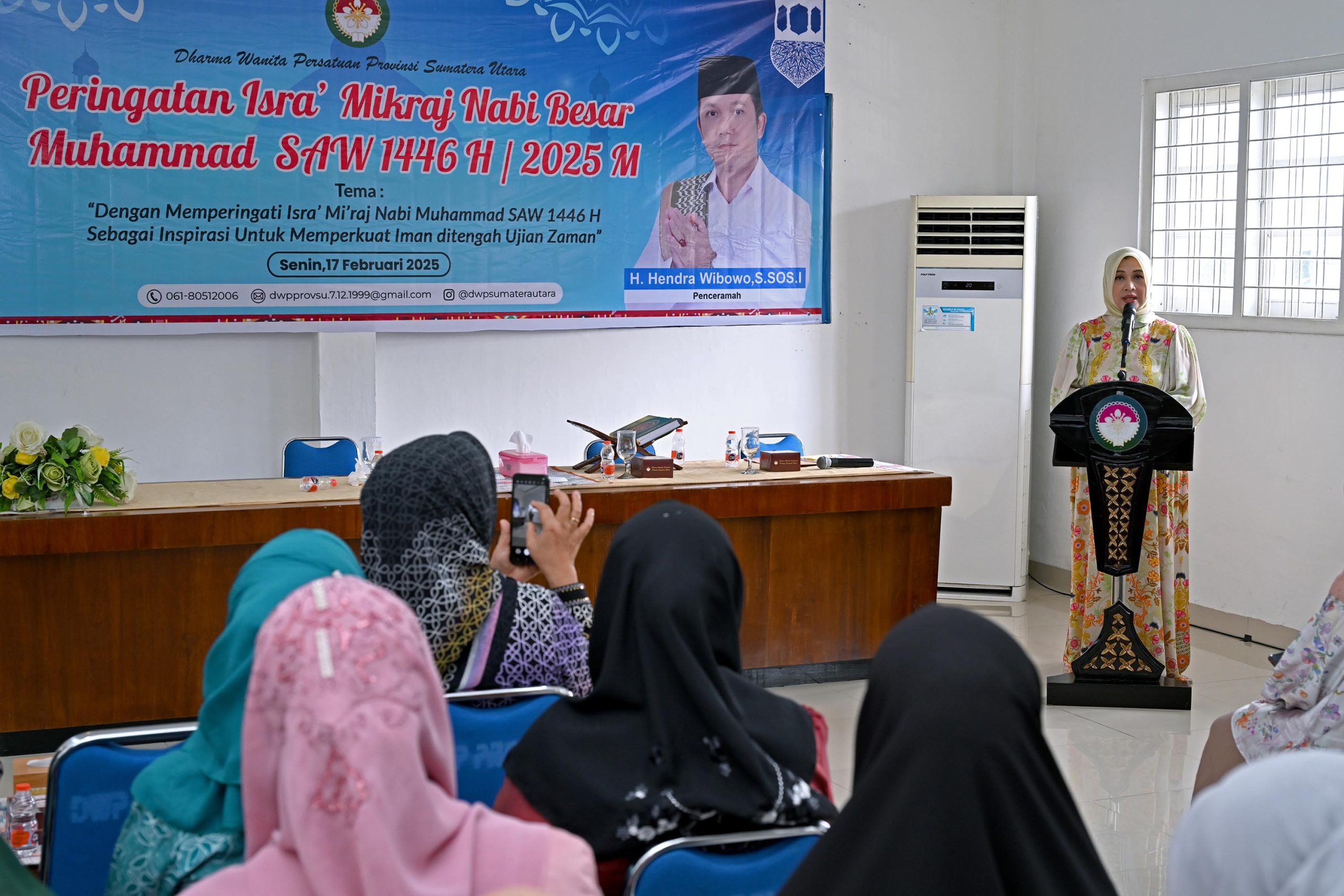 Ketua Dharma Wanita Persatuan (DWP) Sumut, Yulia Effendy Pohan menghadiri Peringatan Isra' Mi'raj Nabi Muhammad SAW 1446 H yang diselenggarakan di Aula Kantor DWP Sumut, Jalan Cik Ditiro, Medan, Senin (17/2/2025). 