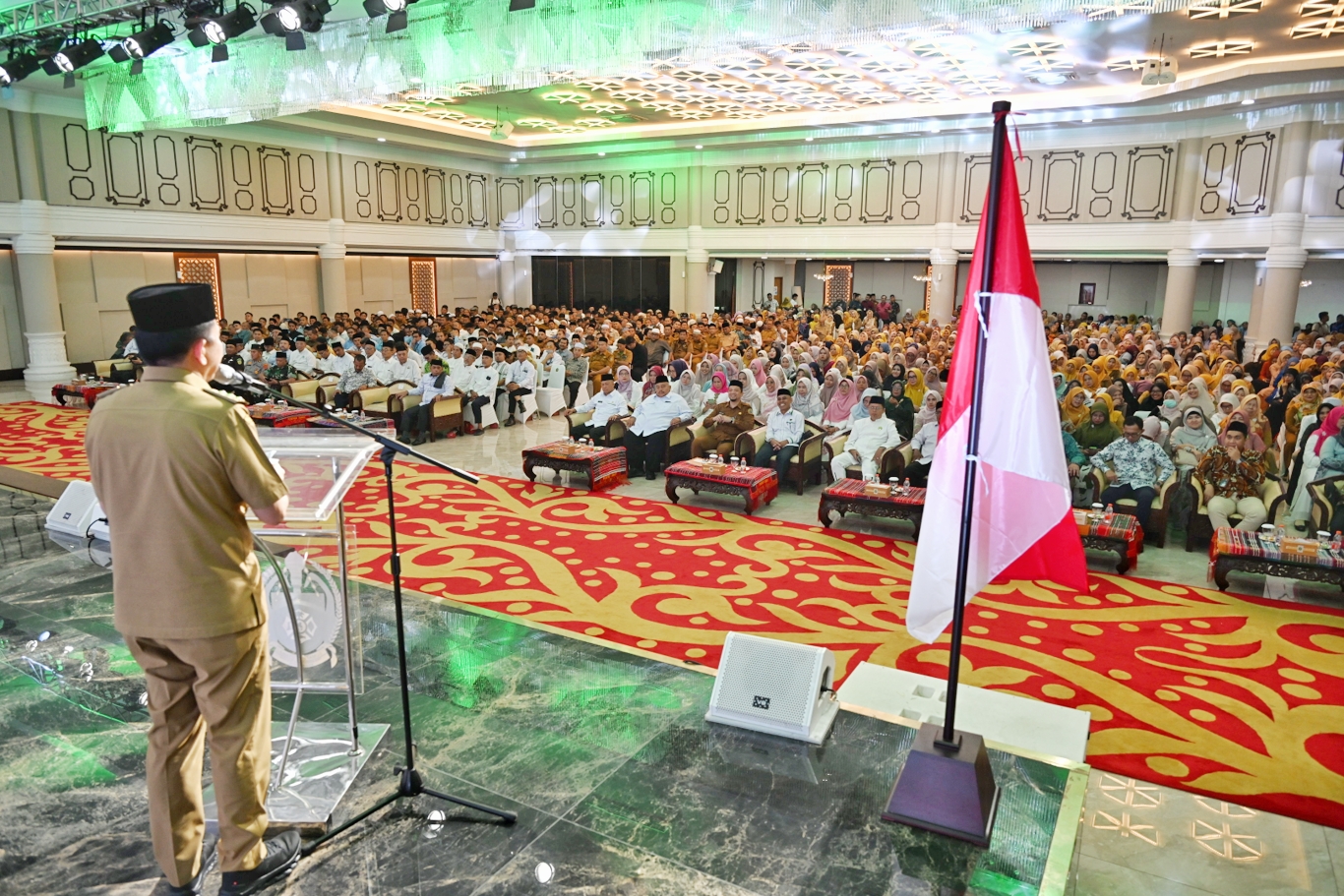 Penjabat (Pj) Gubernur Sumatera Utara (Sumut) Agus Fatoni mengajak seluruh masyarakat, khususnya para Aparatur Sipil Negara (ASN) Pemerintah Provinsi (Pemprov) untuk menguatkan rasa syukur kepada Allah dan menjaga amal baik. Hal tersebut disampaikan Fatoni pada acara peringatan Isra Mikraj 1446 H di Aula Raja Inal Siregar, Kantor Gubernur, Medan, Sumut, Selasa (4/2/2025).