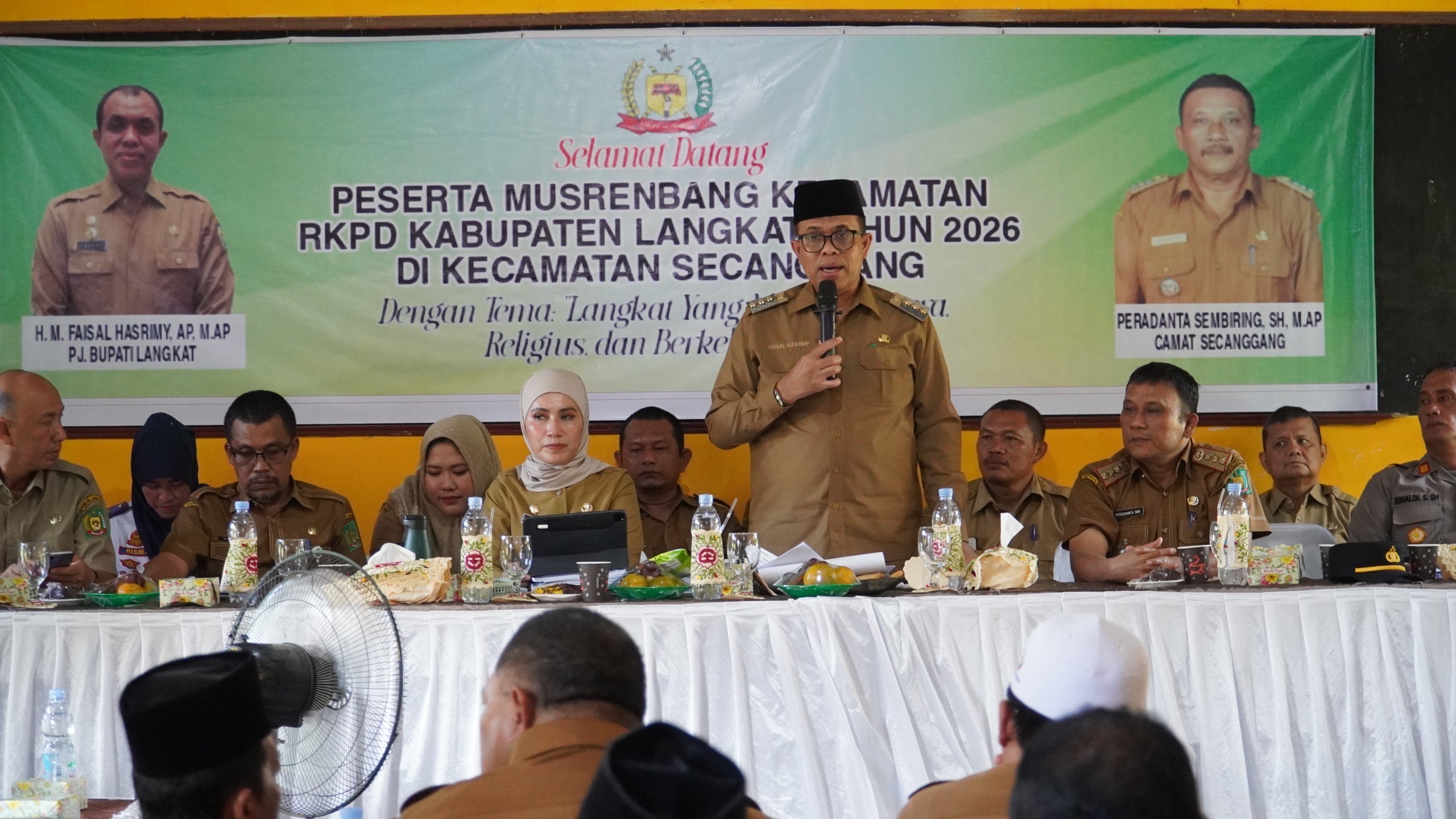 Penjabat (Pj.) Bupati Langkat, H.M. Faisal Hasrimy, AP, M.AP, menegaskan pentingnya Musyawarah Perencanaan Pembangunan (Musrenbang) sebagai forum strategis dalam merumuskan kebijakan pembangunan yang berbasis kebutuhan masyarakat. Hal ini disampaikannya saat menghadiri Musrenbang Kecamatan Secanggang dalam rangka penyusunan Rencana Kerja Pemerintah Daerah (RKPD) Kabupaten Langkat Tahun 2026, yang digelar di Aula Kantor Camat Secanggang, pada Selasa (11/2/2025).