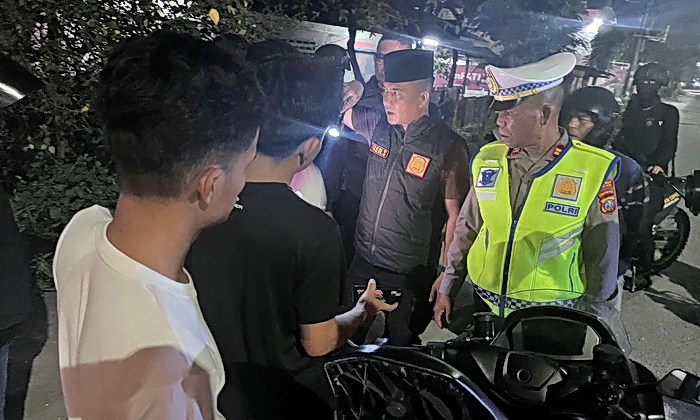 Tim Macan Polres Pelabuhan Belawan kembali menunjukkan ketegasannya dalam menindak aksi tawuran yang meresahkan masyarakat. Pada Minggu (9/2/2025) subuh, empat pelaku tawuran berhasil diamankan di dua lokasi berbeda.
