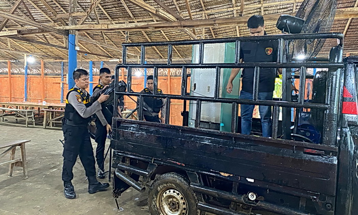Tim Jatanras Dit Reskrimum Polda Sumut bersama TNI menggerebek lokasi perjudian di kawasan Medan Country Club, Desa Tiang Layar, Kecamatan Pancur Batu, Kabupaten Deli Serdang, Rabu (26/2/2025) siang.