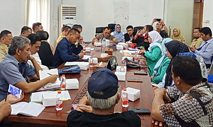 Komisi IV DPRD Batubara, selenggarakan Rapat Dengar Pendapat (RDP) guna menanggapi aspirasi kelompok masyarakat yang menamai diri mereka Koalisi Masyarakat Batubara Bersatu (KMBB), Senin (9/2/2025) kemarin.