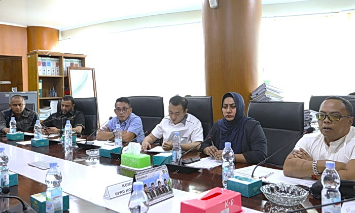 Komisi IV DPRD Kota Medan menggelar Rapat Dengar Pendapat (RDP) terkait Izin Reklame dan Persetujuan Bangunan Gedung (PBG), Selasa (7/1/2025).
