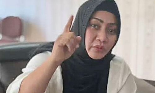 Anggota DPRD Kota Medan Lailatul Badri menyampaikan rasa keprihatinan adanya tindakan Yayasan Abdi Kusuma Medan yang menghukum seorang siswa dengan duduk di lantai akibat tidak membayar uang sekolah.