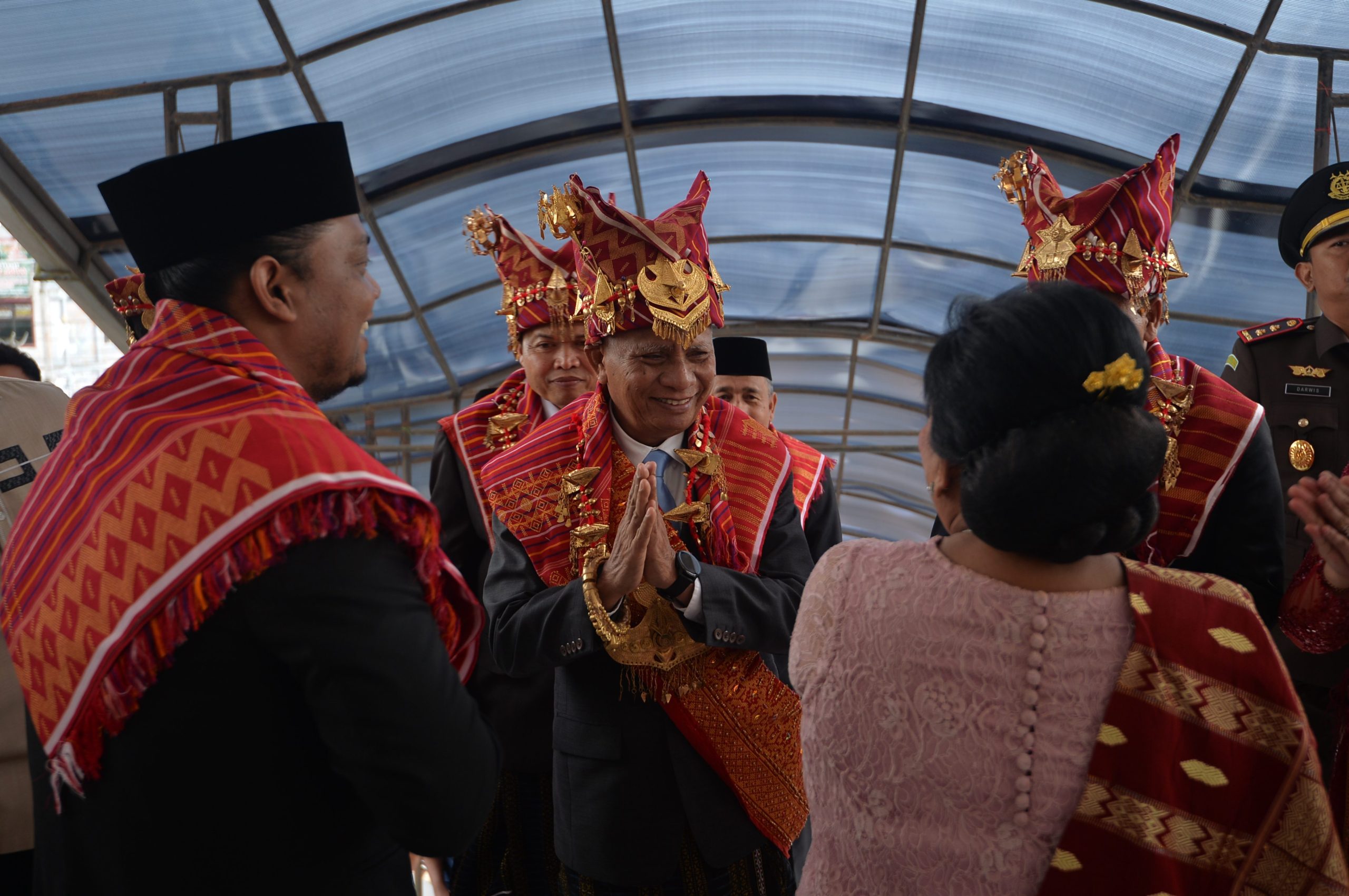 Wakil Gubernur Sumatera Utara (Sumut) Surya menghadiri dan memberi sambutan pada Rapat Paripurna Istimewa DPRD Kabupaten Karo dalam rangka Peringatan Hari Jadi Ke-79 Kabupaten Karo di ruang rapat paripurna gedung DPRD Karo Jalan Djamin Ginting, Kabanjahe, Sabtu (8/3).
