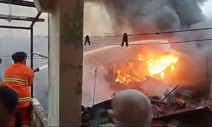 Musibah kebakaran di Brandan Barat Kecamatan Babalan Kabupaten Langkat menghanguskan 19 unit rumah yang terletak di Jalan Irian Barat Gang Buntu dan Gang Merpati Lingkungan IV Kartini Kelurahan Brandan Barat, Kamis (19/3/2025), sekira pukul 17.30 WIB.