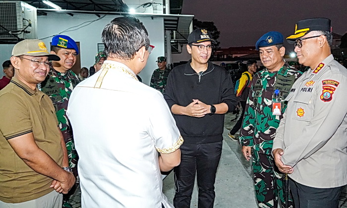 Wali Kota Medan Rico Tri Putra Bayu Waas memimpin langsung patroli keliling kota dengan bersepeda motor, Minggu (2/5/2025) subuh.