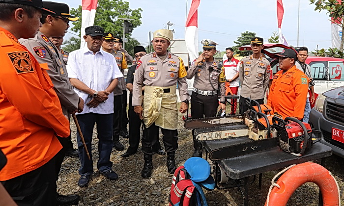 Kapolda Sumatera Utara Irjen Pol Whisnu Hermawan Februanto SIK MH melakukan peninjauan Pos Pengamanan (Pos PAM) dan Pos Pelayanan (Pos YAN) Idul Fitri di Sei Karang, Kabupaten Langkat, Sabtu (30/3/2025) pagi.